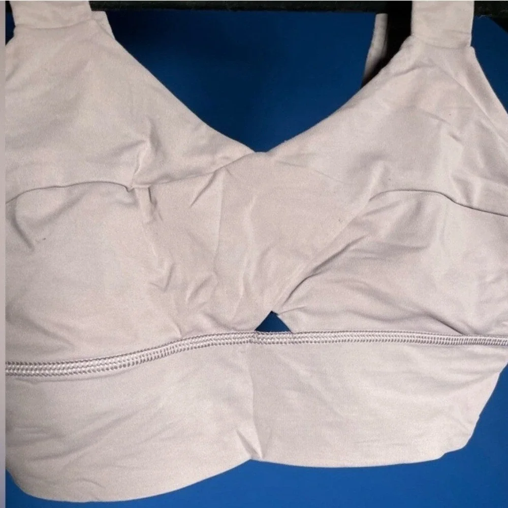 Lululemon Sports Bra Criss Cross Cutout‎ Strappy Back